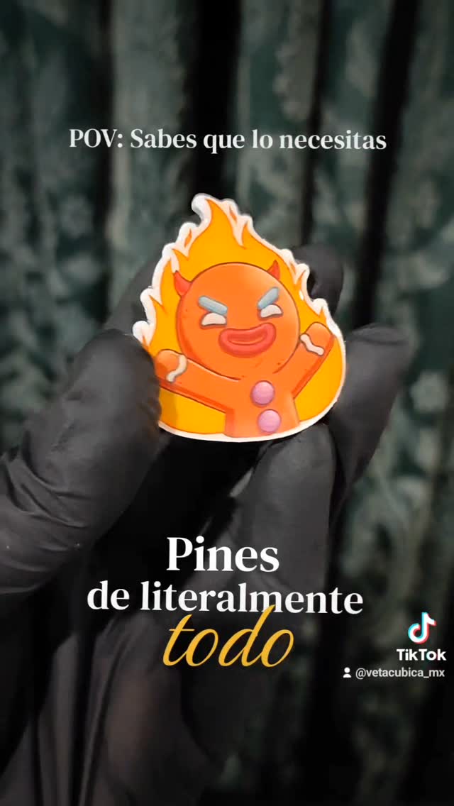 Pin cortado y pintado a mano